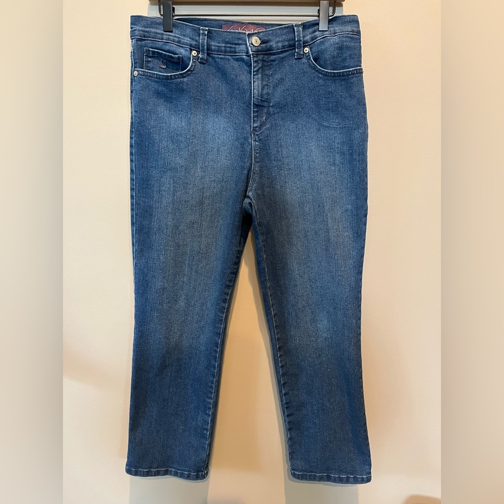 Gloria Vanderbilt Mid-Wash Straight Leg Jeans size 12P-SHORT